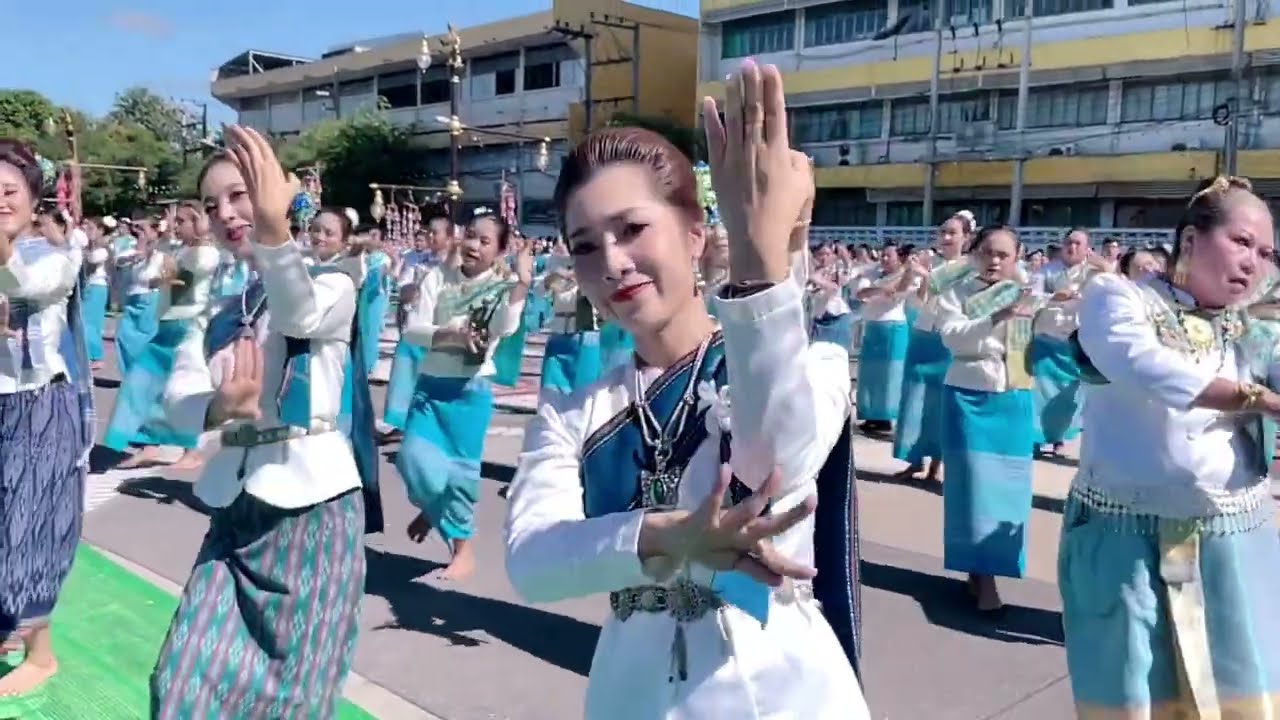 รำบวงสรวง สักการะศาลหลักเมืองเจ้าพ่อกุดป่องและบูชาพญานาคปู่ไหลคำมา ในงานประเพณีบุญซำฮะ จังหวัดเลย
