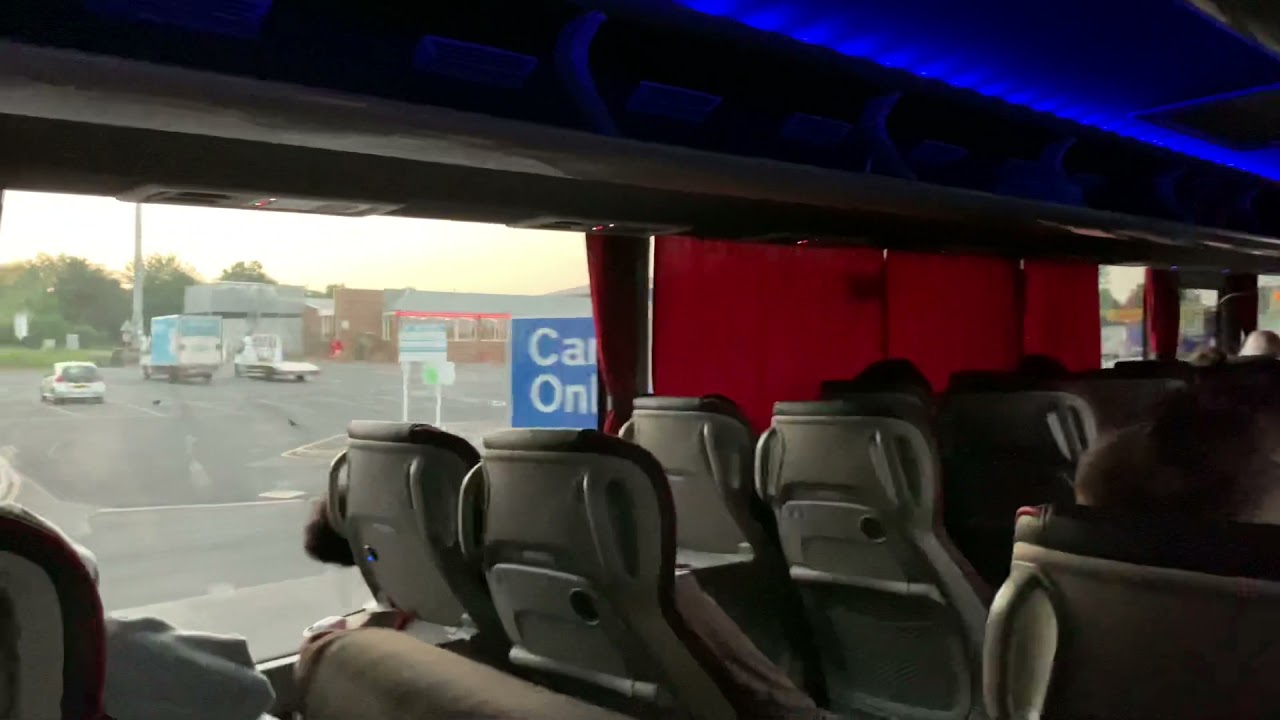 Flixbus UKN10 arrives at Watford gap for a driver change