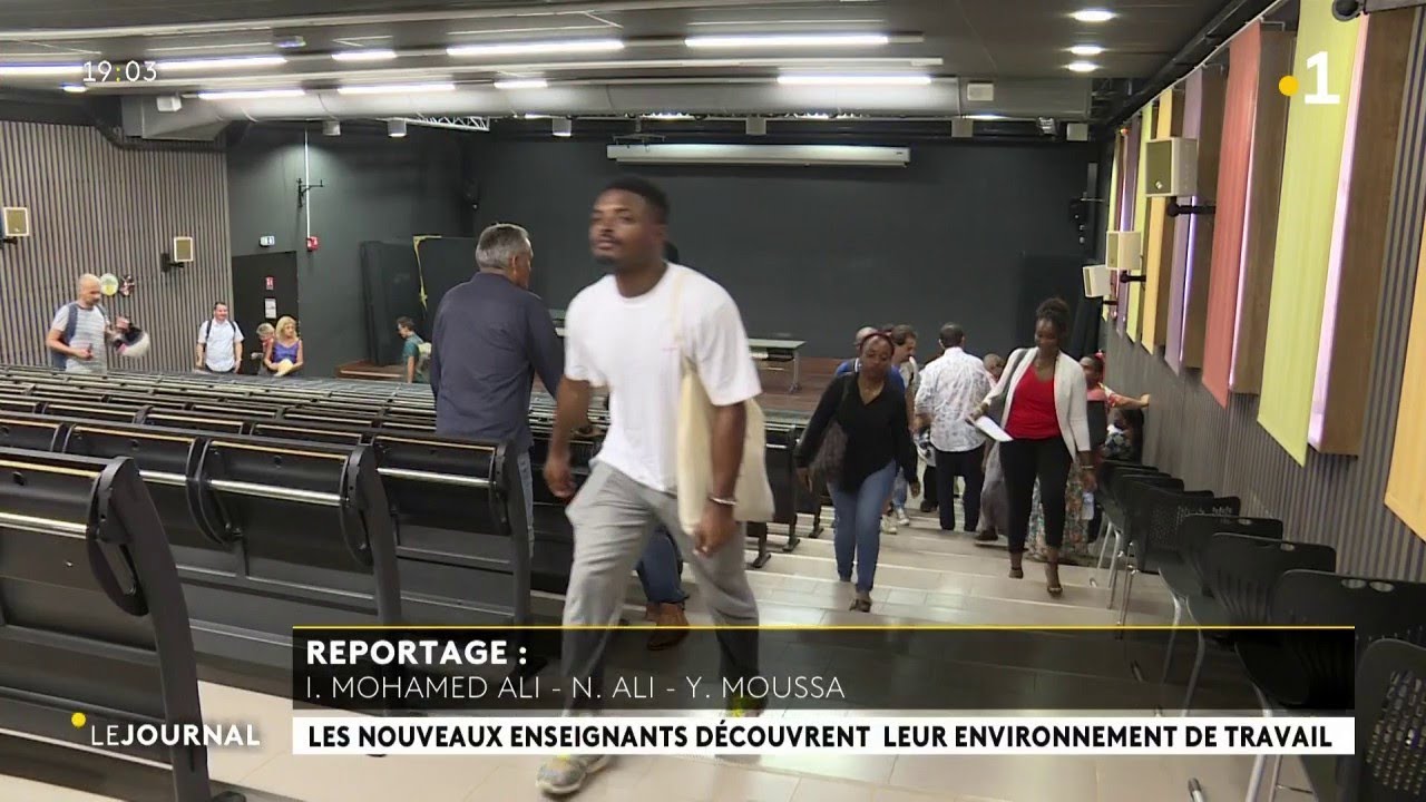 Les nouveaux enseignants découvrent leur environnement de travail