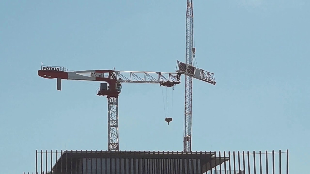 MILANO cantiere UNIPOL tower ) braccio GRU POTAIN MDT 319 configurato da 40 m a 30 metri.