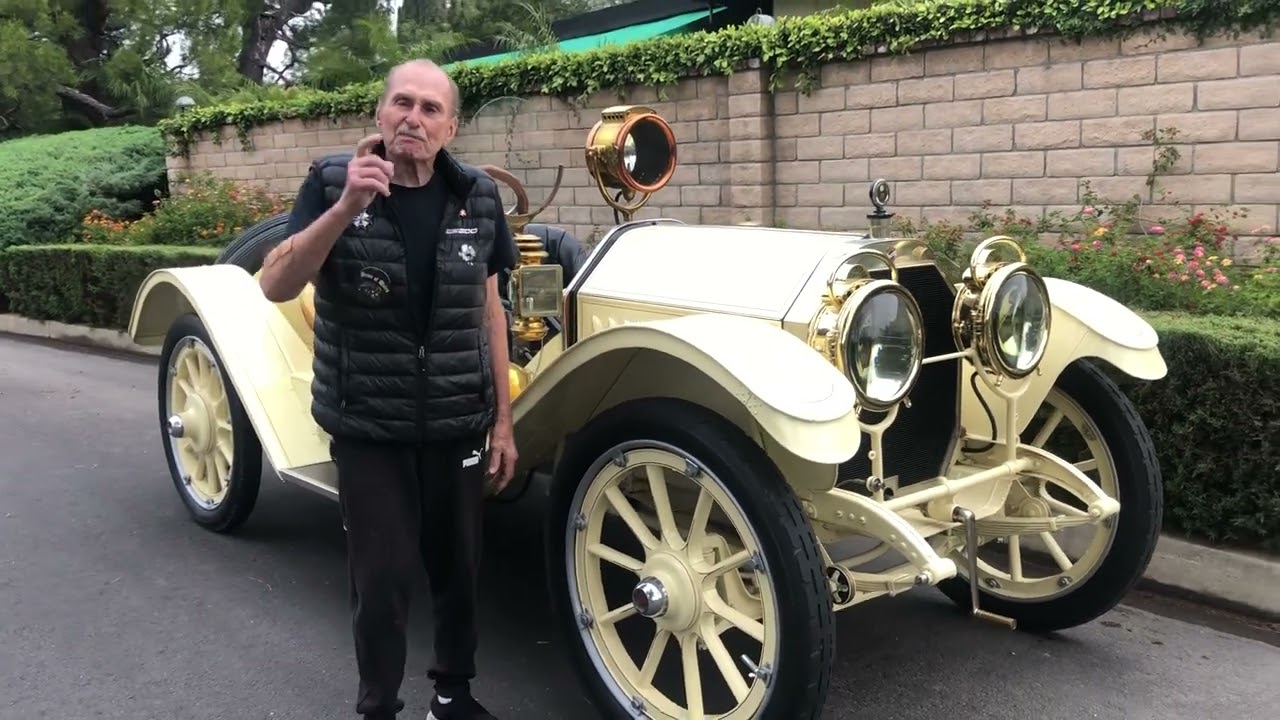Gary with his Award Winning 1912 Oldsmobile Defender Speedster 🎩