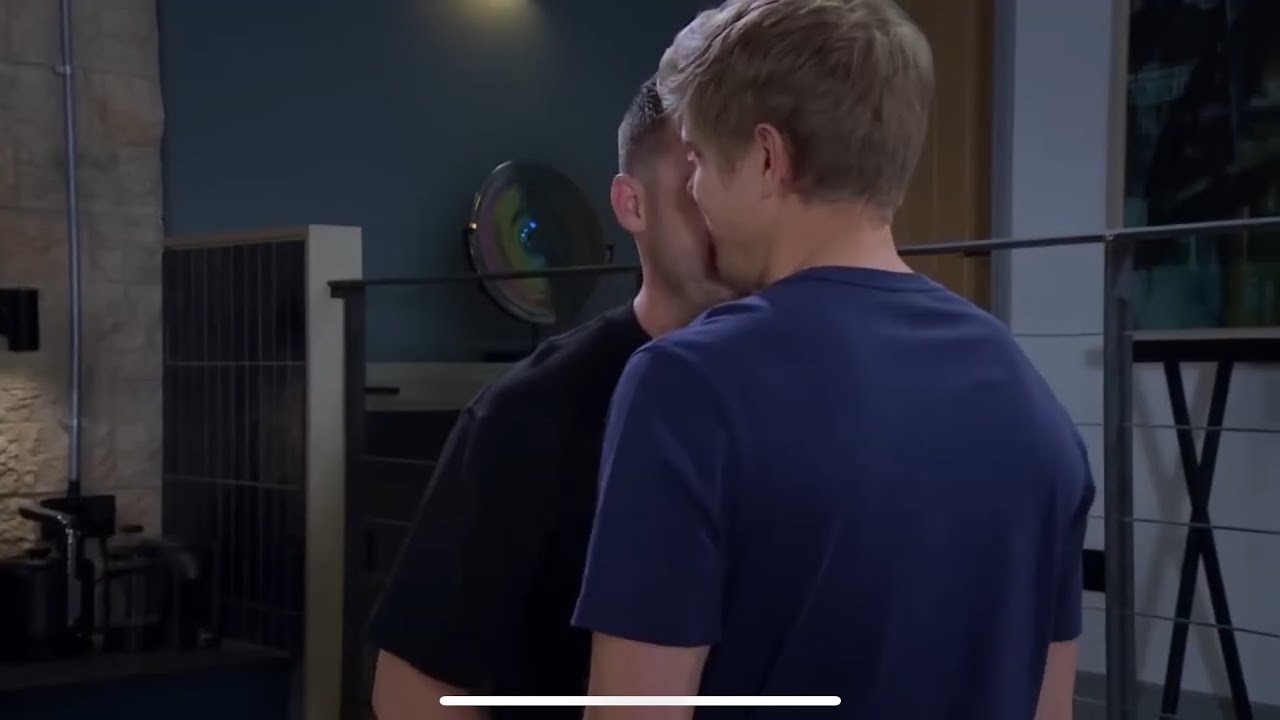 Aaron & Robert (Emmerdale) - KISSES 2025 (2)
