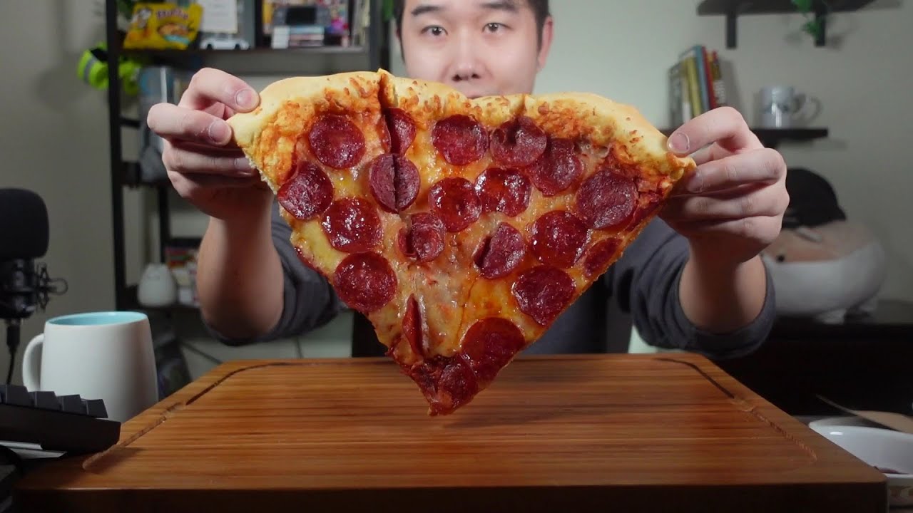 breaking my 21 hour fast with COSTCO PIZZA