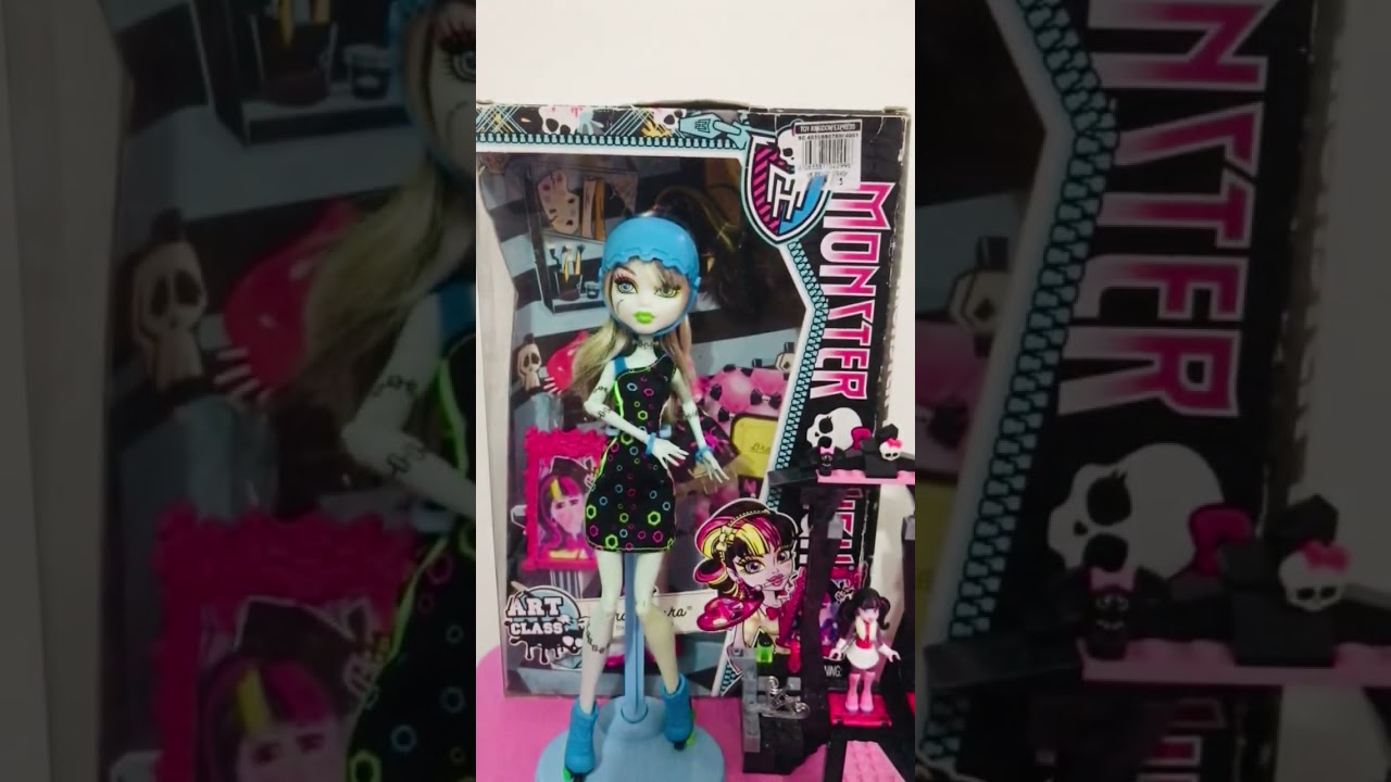 Playing Monster High: Skulltimate Roller Maze 🛼💙 #frankiestein #monsterhigh #dslite #gameplay 🎮