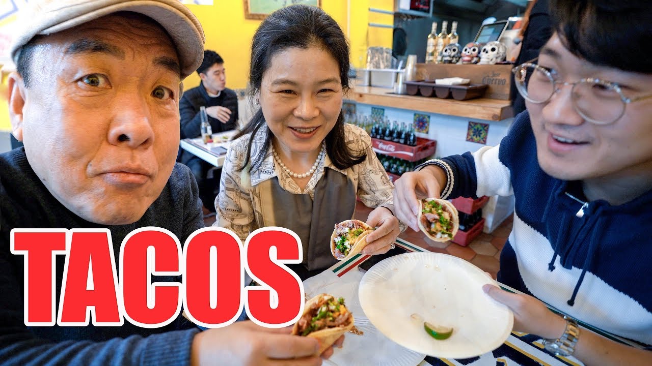 MIS PAPÁS PRUEBAN COMIDA MEXICANA
