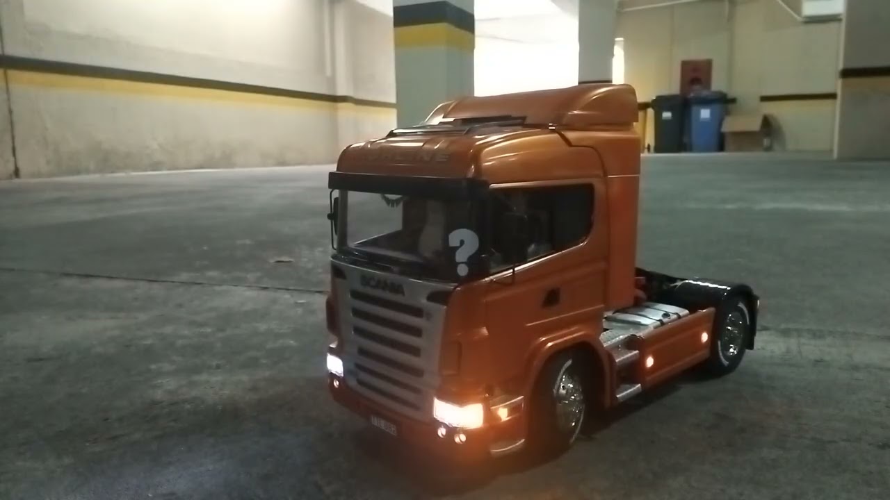 Scania r620 highline tamiya esquentando o motor. 