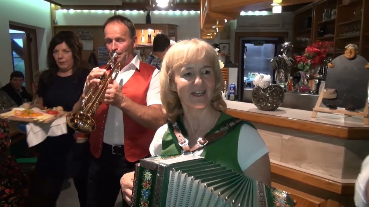 Sänger  u.  Musikantenstammtisch  beim   Rucksackpeter  ---  31.5.2024  --  2. Ausschnitt.