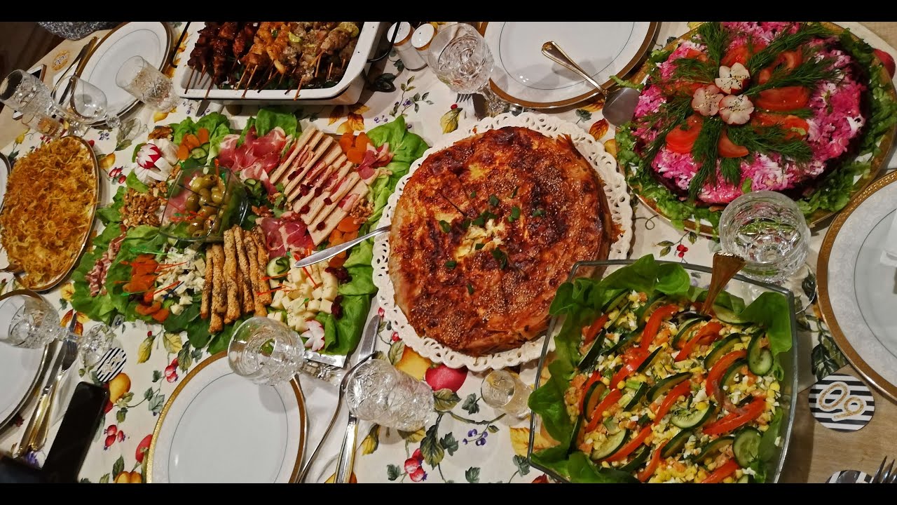 Svečani sto 2 - pita, ražnjići, slana torta i tri salate
