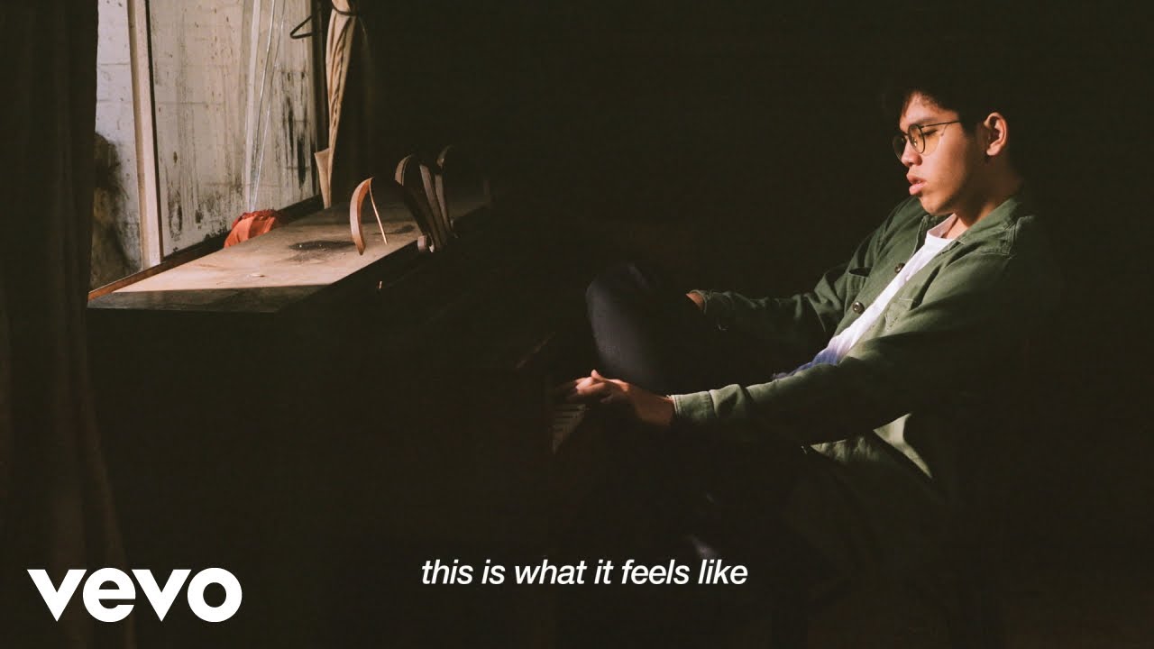 Clinton Kane - this is what heartbreak feels like (Official Audio)