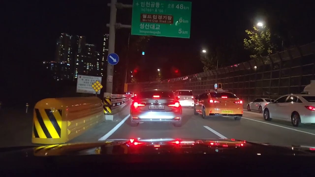 4K.  drive  Gangbyeon Expressway in the Evening, Seoul, Korea 4