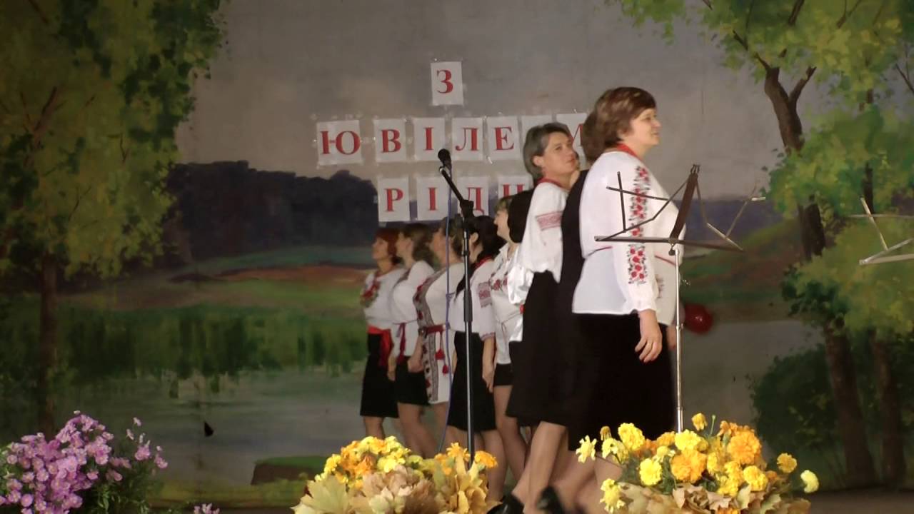 Танець вчителів Хащуватської школи  - подарунок до ювілею рідного навчального закладу