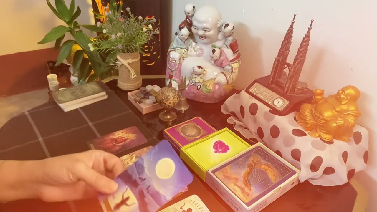 ĐÈN KHUYA , MẮT ĐỎ ! HỌ SUY TƯ VỀ BẠN ! HỌ SUY TƯ VỀ ĐIỀU GÌ ?