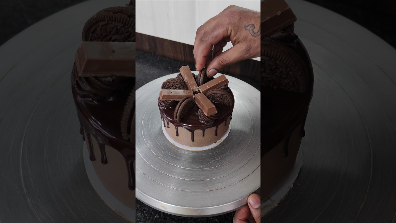 miniature kitkat cake 🥹 decoration ideas #kitkatcake #shorts #youtubeshorts #minicake #viralvideo