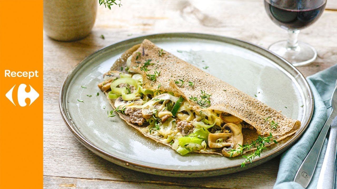 Hartige pannenkoek met gehakt, verse groentjes en emmenthal