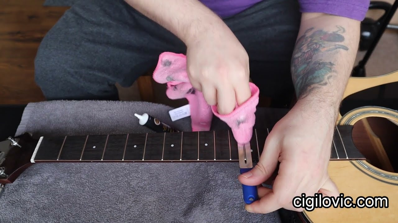Takamine GD30CE Restringing & Instrument Care