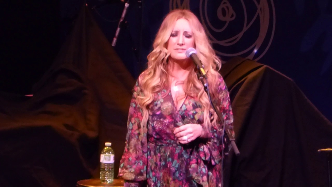 Cayamo 2017 - Lee Ann Womack - When the Grass Grows Over Me