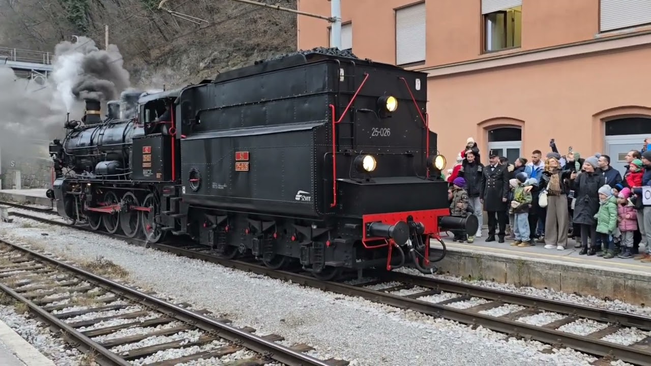 Božičkov vlak, Zidani Most, obračanje lokomotive in ostali promet