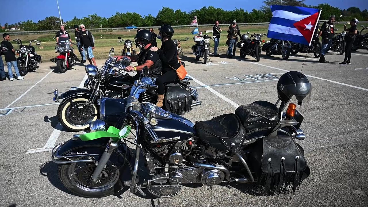 Aficionados en Cuba mantienen vivo el mito de las Harley-Davidson | AFP
