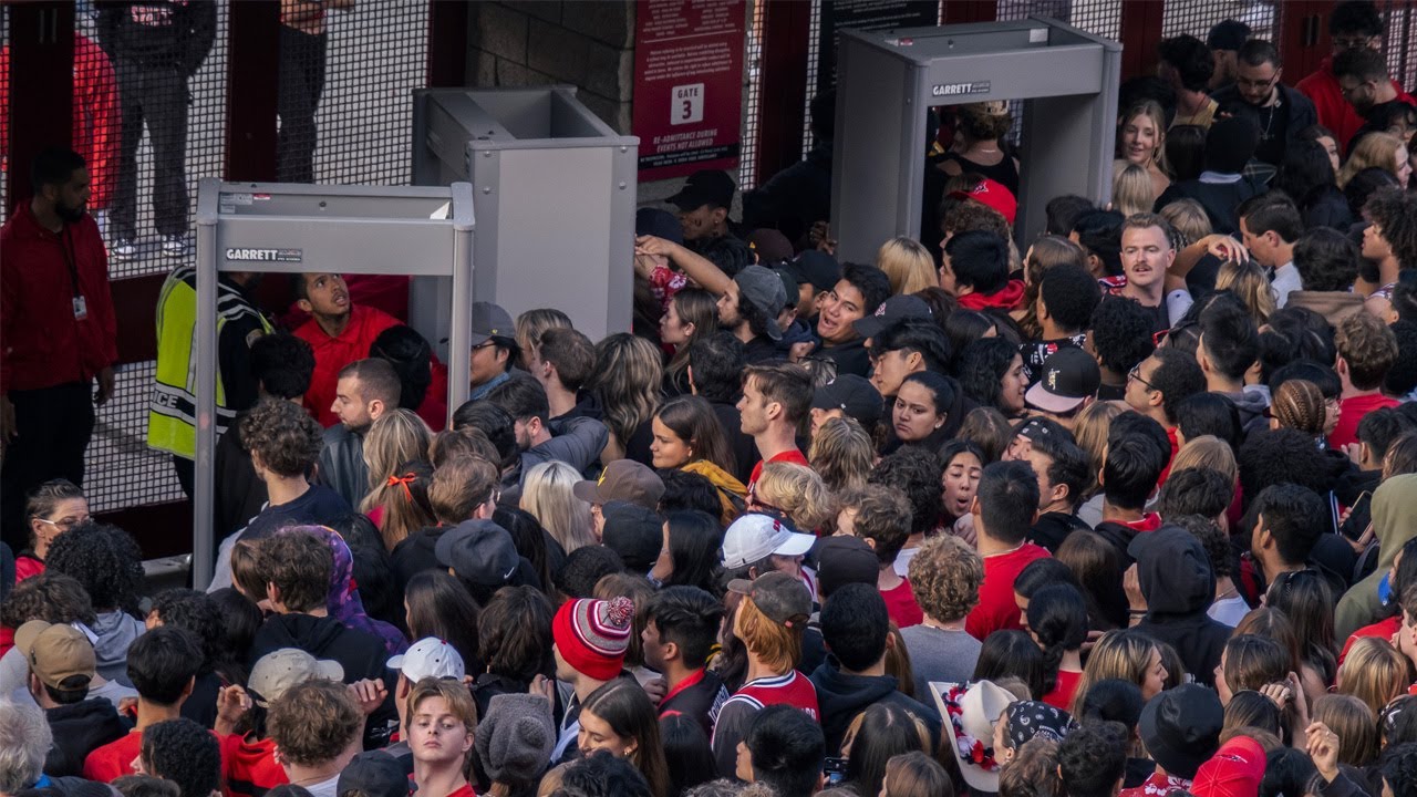 Viejas Arena overwhelmed by Aztecs fans for NCAA Championship watch party