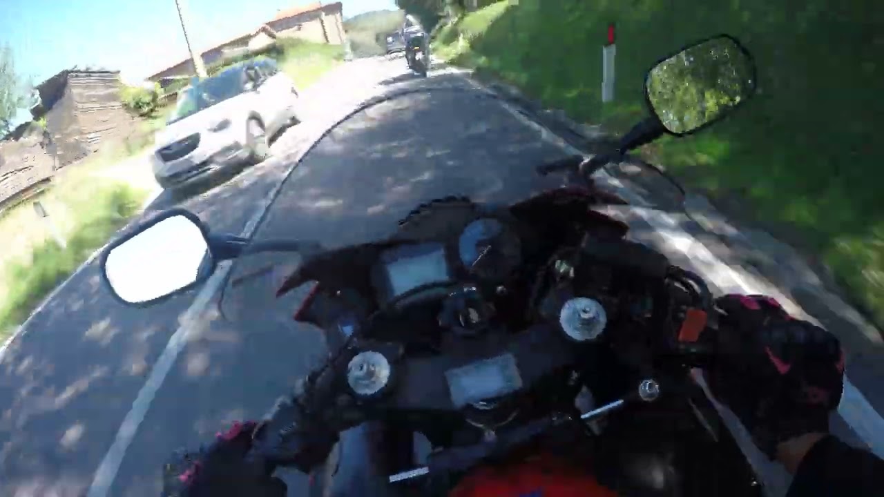 honda cbr 600 f sport in giro per passo della consuma