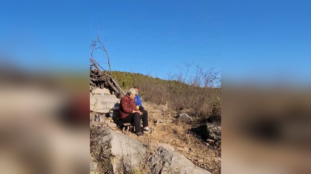 晋冀交界处深山小村，只住着一户两个人，喂鸡养狗，守着故土 你老了想不想尝试一下这种清净简单、与世无争的淳朴乡村生活呢