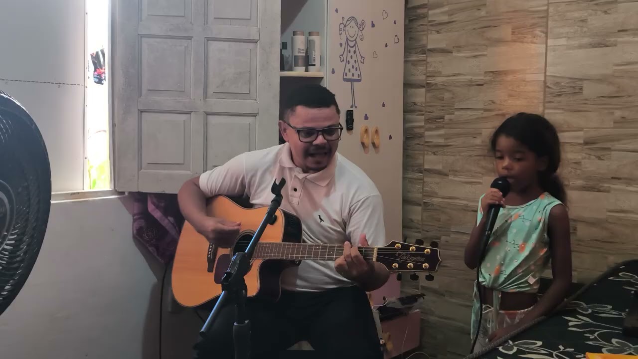 MENINA DE 7 ANOS ARREBENTANDO NO VOCAL