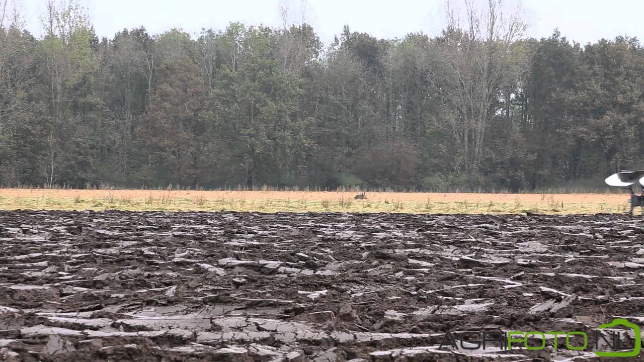 Fendt 724 Vario on Soucy Tracks | Ploughing with Lemken Juwel | Fendt
auf Raupenlaufwerk