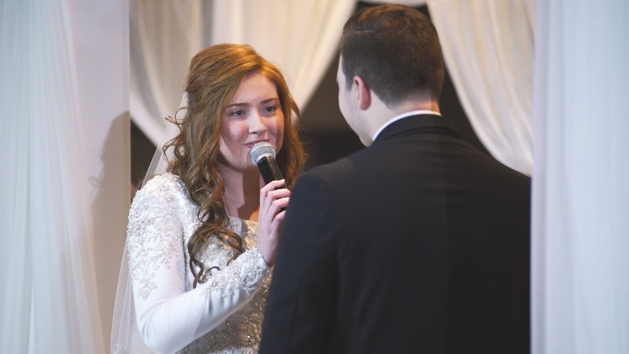 Brides enchanting song to her groom - I choose you