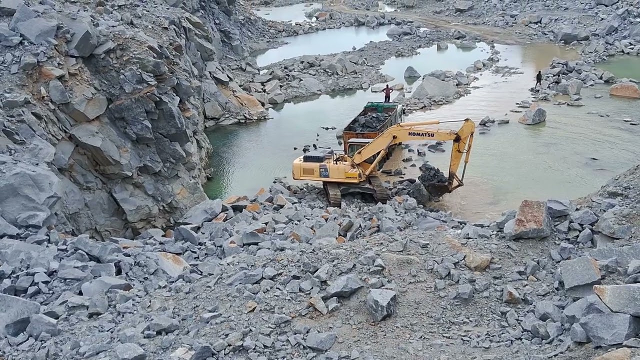 Komatsu pc-350 loaded ashok leyland 10 tyre tipper in 7minites 