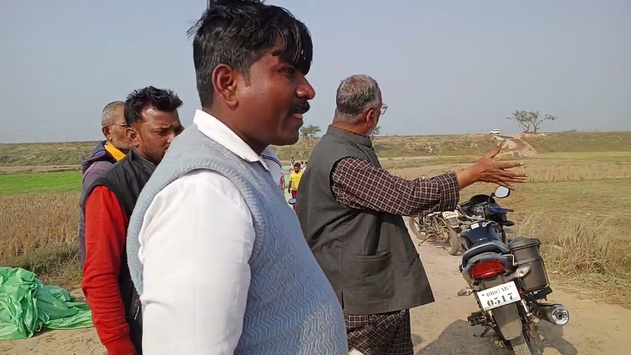 Kakodha road construction corruption/Public views Ground per with Government officer. 