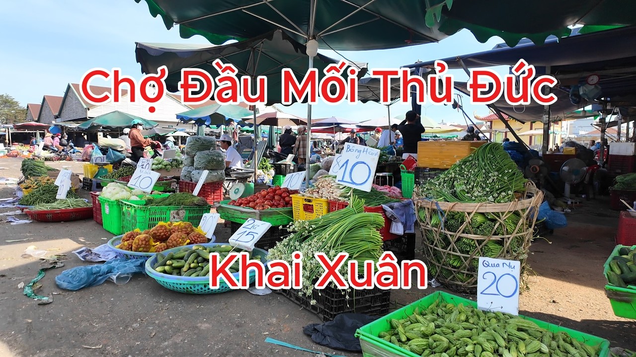 Giá rau lá củ quả Chợ Đầu Mối Thủ Đức ngày khai xuân mùng 2 Tết