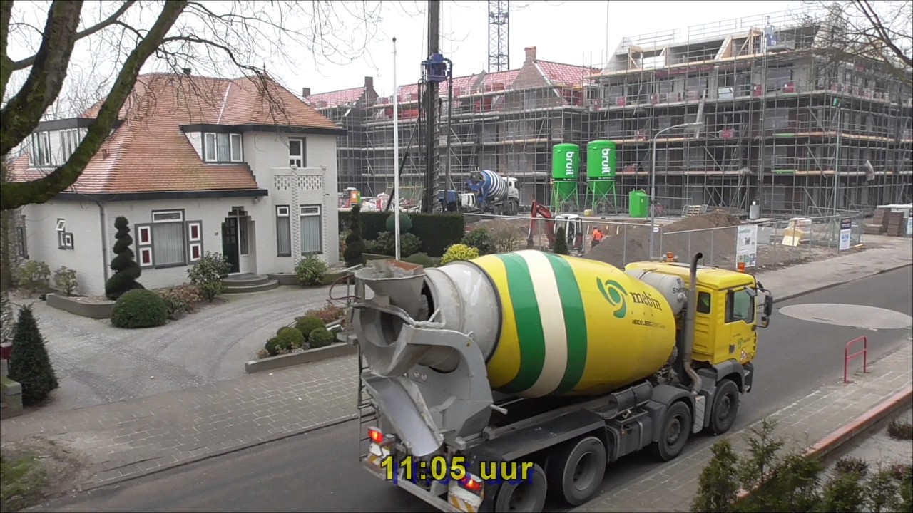 Oostflank Wijchen deel 84 / Altenburg boort mortelschroefpalen voor 19 woningen