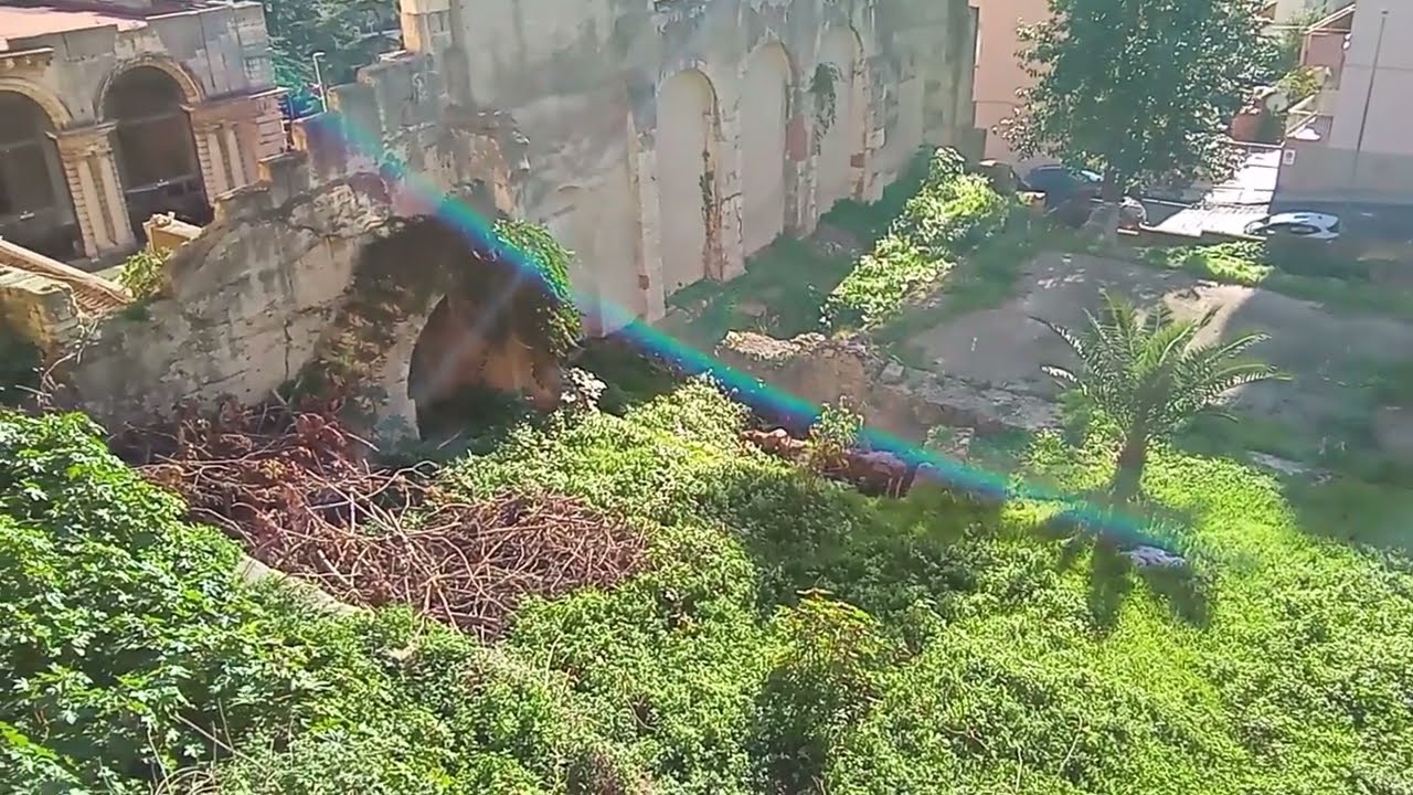 Ruderi antiche gallerie dei supplizianti