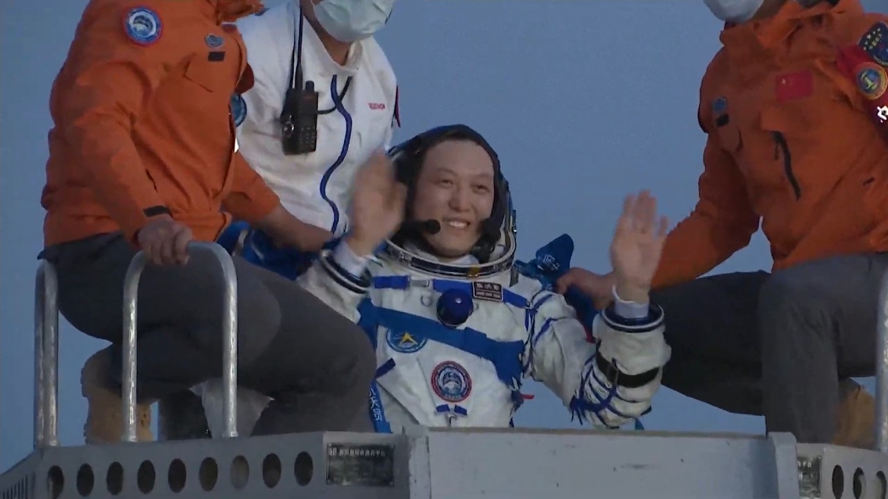 Shenzhou-21 astronauts egress from Shenzhou-22