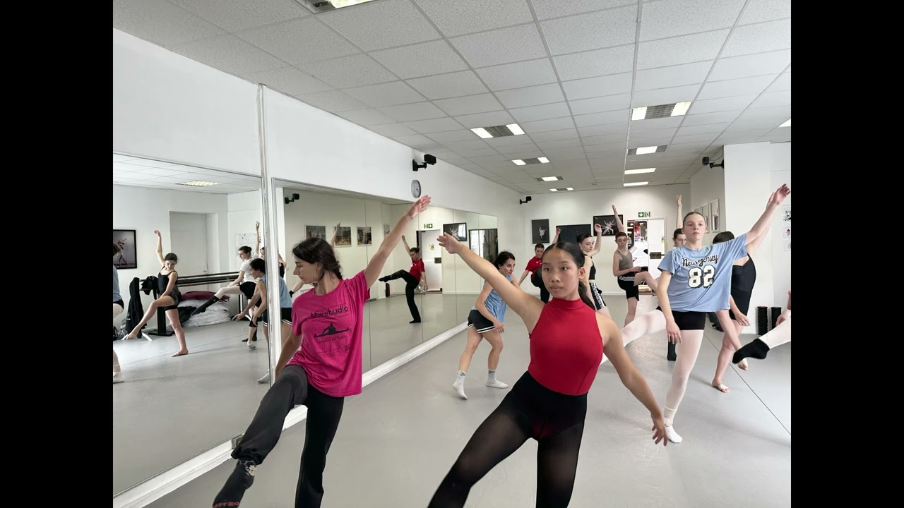 La Francia accoglie la Breathing Art Company
