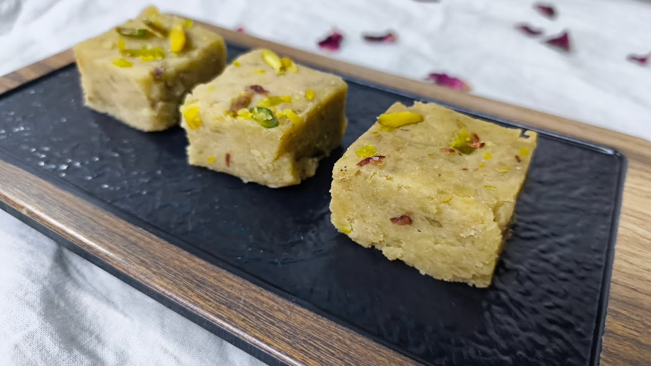 शकरकंद की बर्फी। कम घी की बहुत ही टेस्टी मिठाई एक बार बनाएंगे तो दोबारा ऐसे ही बनाएंगे।#trending 