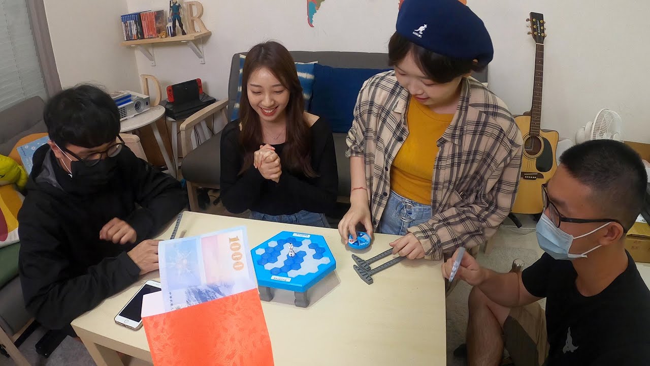 阿滴攝影團隊玩敲冰塊 贏的直接給1000塊!【阿滴日常】