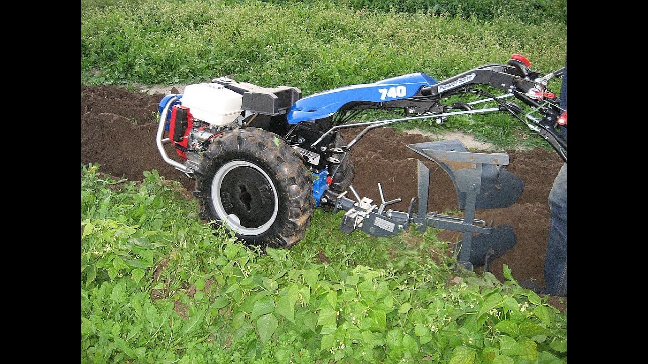 Orka ciągnikiem jednoosiowym BCS - r&oacute;żne konfiguracje k&oacute;ł