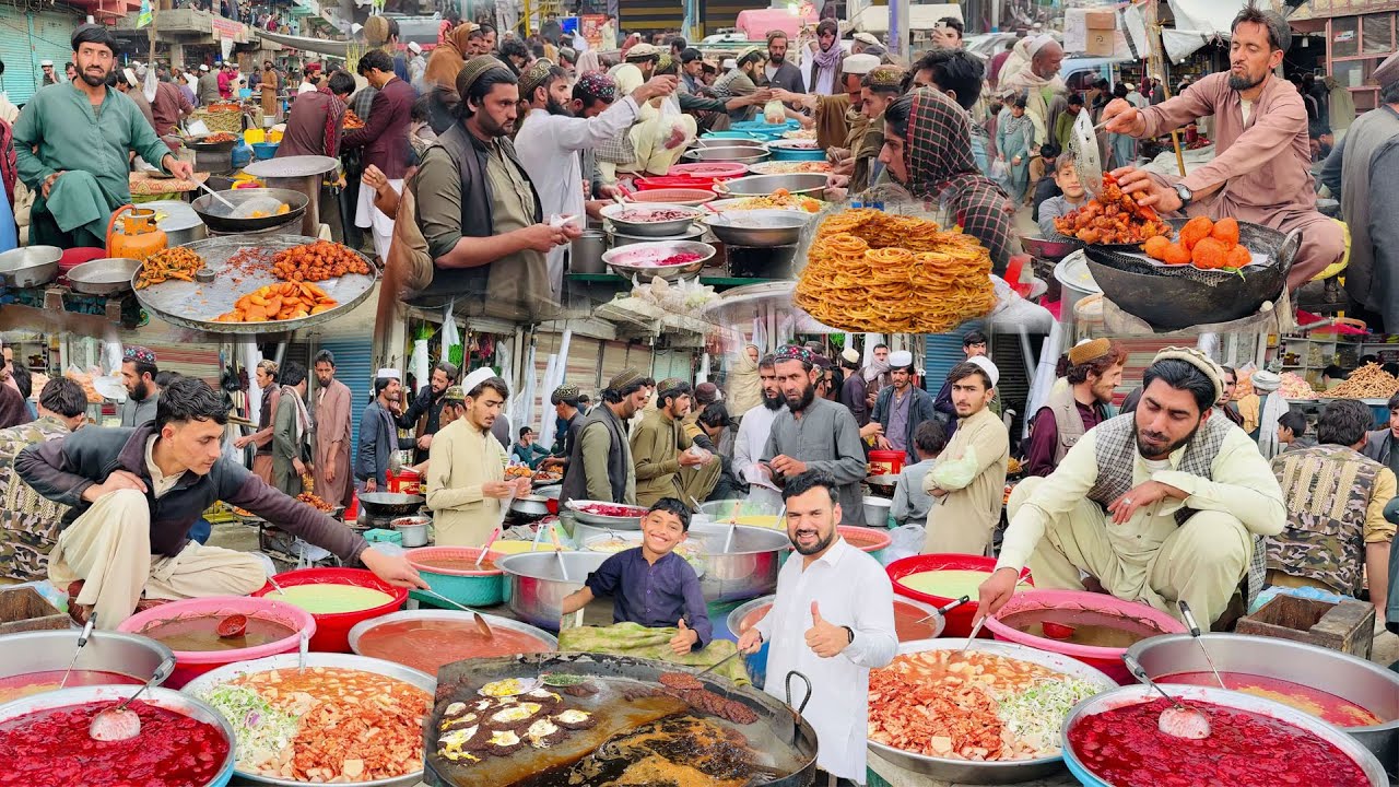 Small Boy sell Chapli kabab | Best Street food of Ramadhan in Afghanistan | Chakni Chaat | Kachalan
