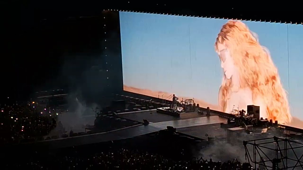 SHAKIRA Las mujeres  ya no lloran World Tour INTRO