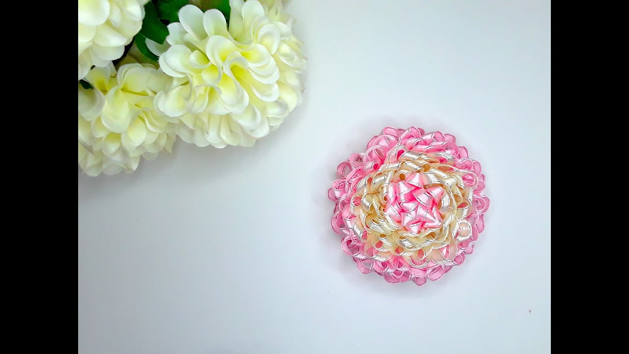 КАК СДЕЛАТЬ ЦВЕТОК ИЗ ЛЕНТЫ 0,6 СМ/CÓMO HACER UNA FLOR DE CINTA DE 0,6 CM/DIY