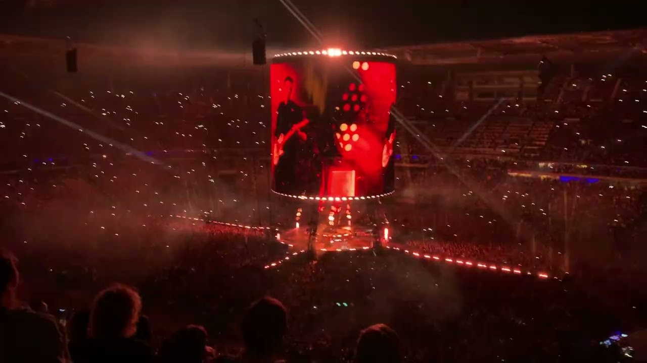 Indochine: Karma Girls et feu d'artifice final Stade de France mai 2022