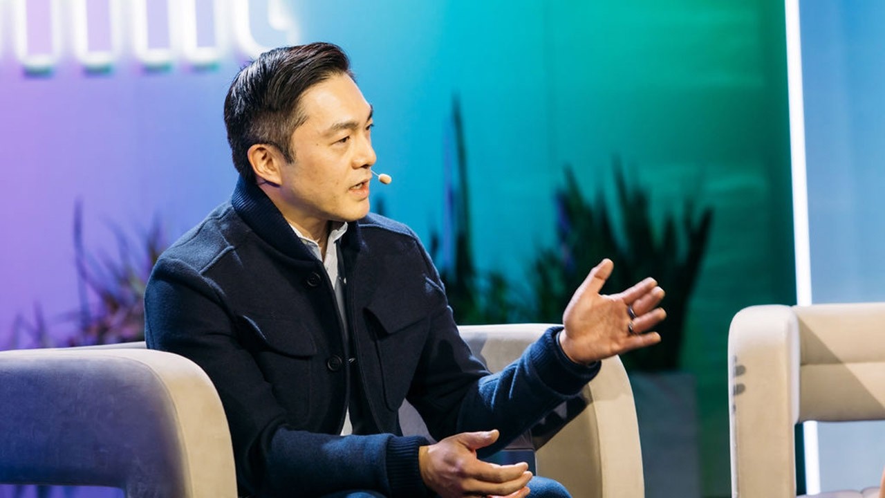Альфред Лин из Sequoia: «Программный код больше не является препятствием» | Upfront Summit 2026