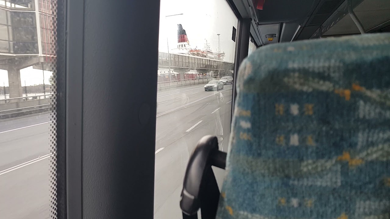 Linje 25B Slussen-Henriksdal med Arriva 7033 (Scania OmniLink II CK270UA6x2)