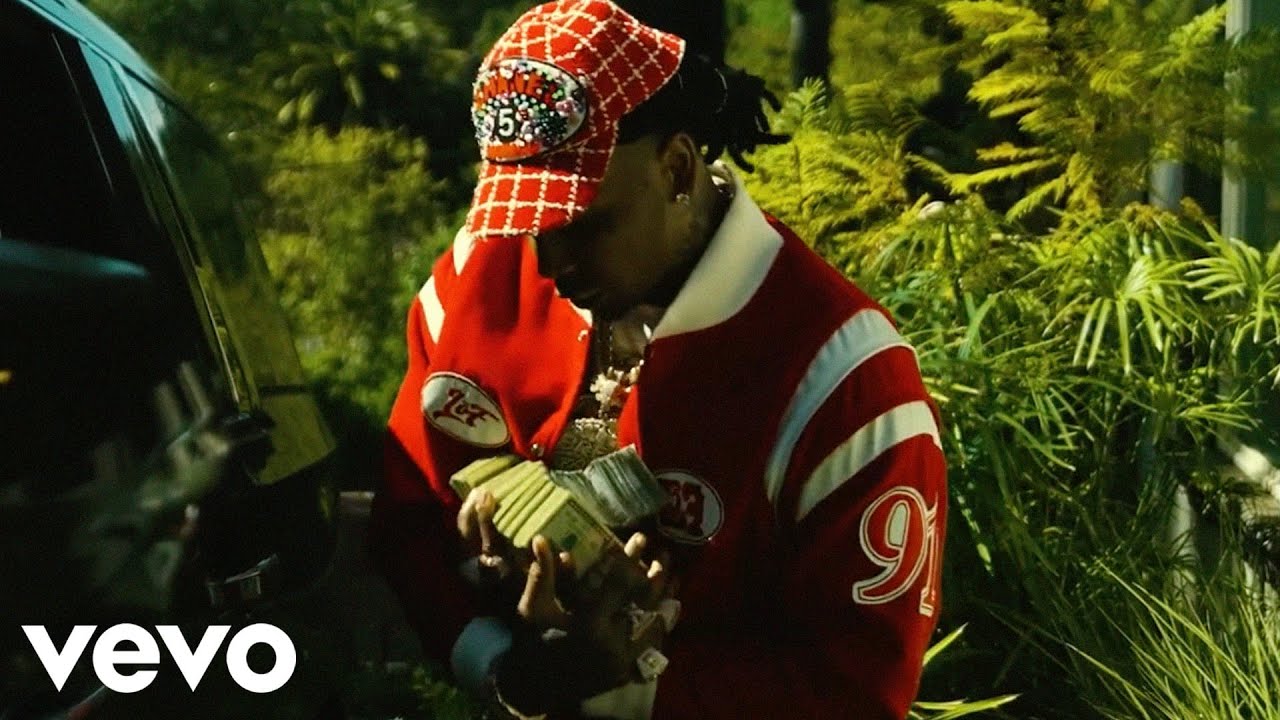 Moneybagg Yo ft. 42 Dugg & EST Gee – Smooth (Music Video)