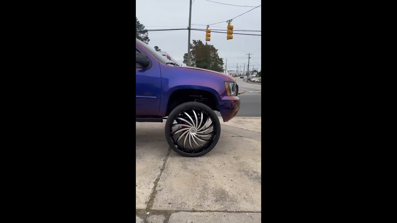 Mean Chevy Tahoe mounted on 32