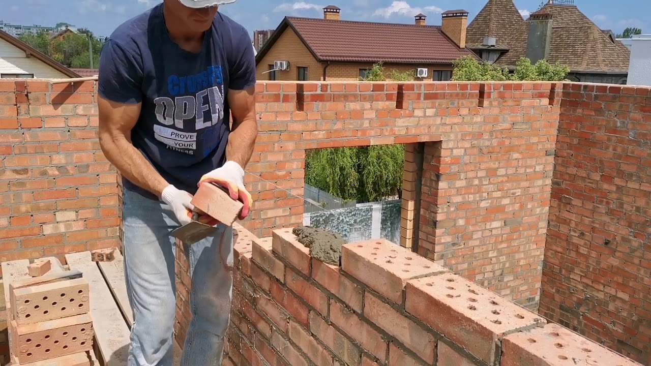 Черновая кладка кирпича, перегородки.