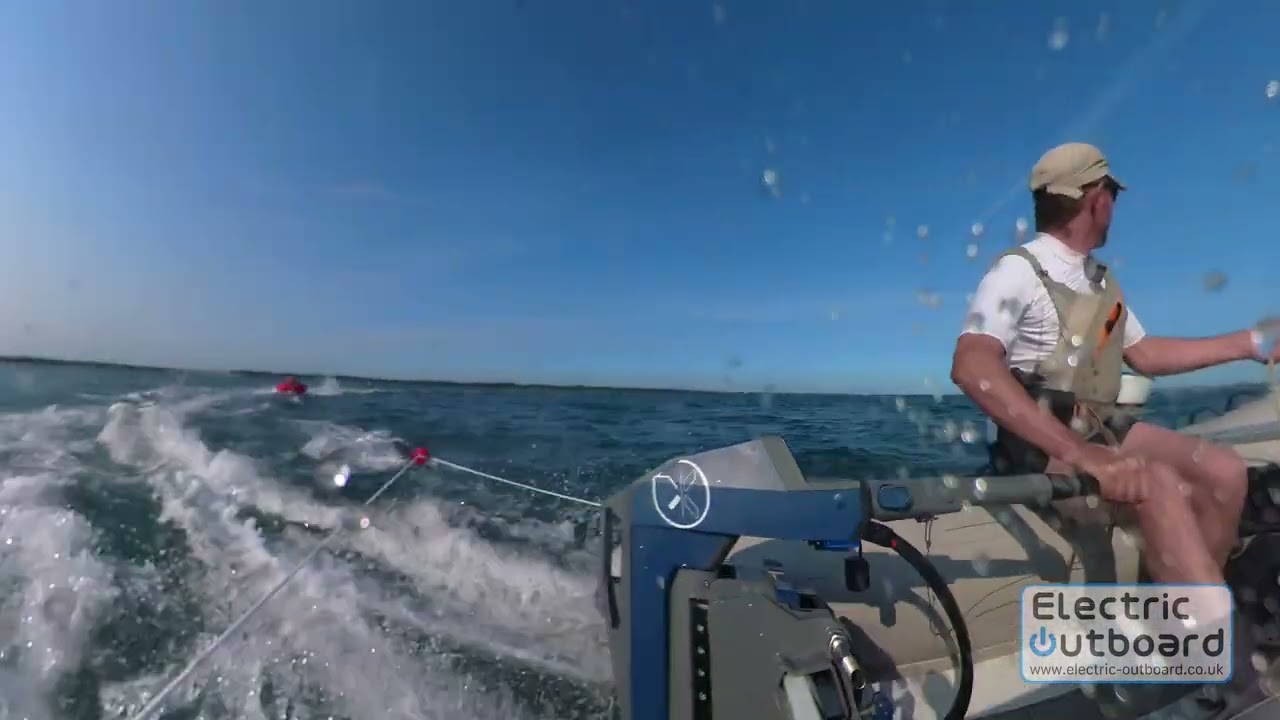 Momentum M10 15hp electric outboard - fun days on the water #electricboat #electricoutboard