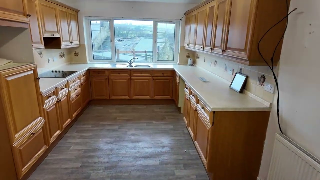 𝗛𝗲𝗻𝗹𝗹𝘆𝘀 𝗜𝘀𝗮𝗳 - 𝗗𝗲𝘁𝗮𝗰𝗵𝗲𝗱 𝗕𝘂𝗻𝗴𝗮𝗹𝗼𝘄 𝘄𝗶𝘁𝗵 𝗣𝗮𝗻𝗼𝗿𝗮𝗺𝗶𝗰 𝗩𝗶𝗲𝘄 & 𝗟𝗮𝗻𝗱 𝗶𝗻 𝗟𝗹𝗮𝗻𝗯𝗲𝗱𝗿𝗼𝗴, 𝗡𝗼𝗿𝘁𝗵 𝗪𝗮𝗹𝗲𝘀 🏡