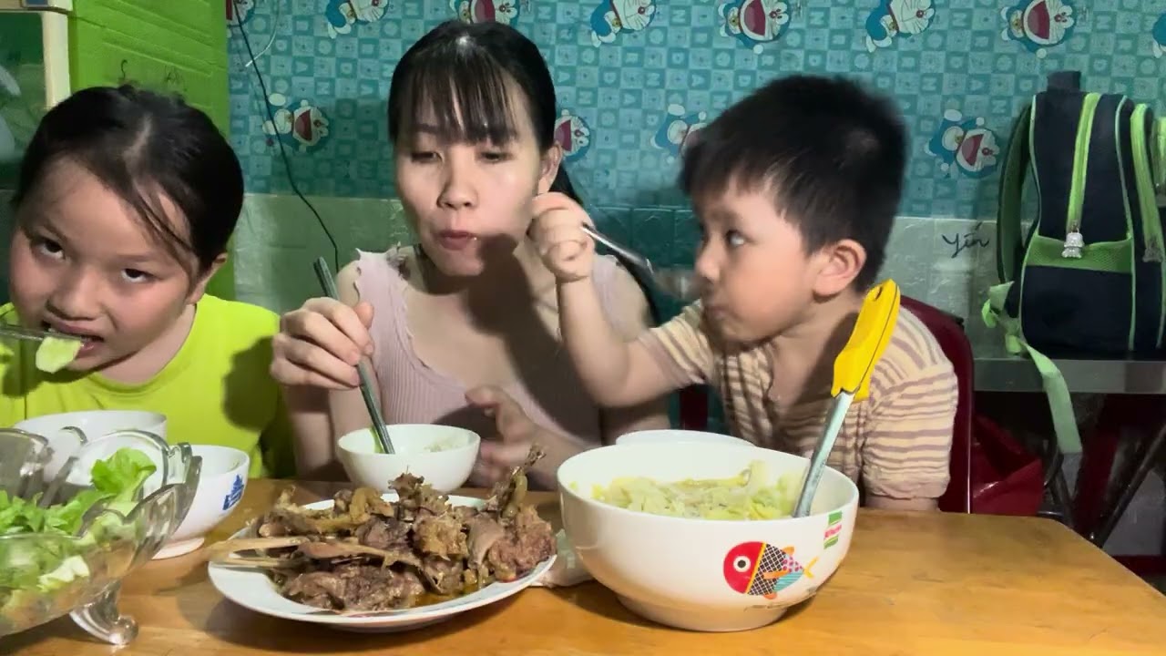 Cơm nhà 3 món:vịt kho gừng,canh cải,rau sống.#mukbang #CuongNguyen #monanmoingay 